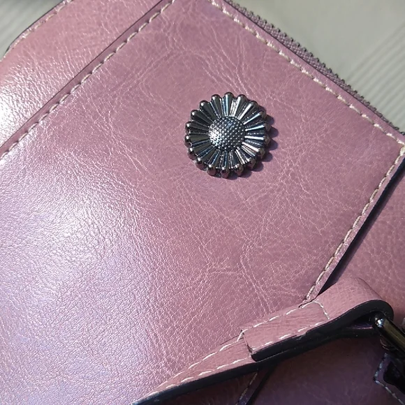 Elegant Pink Leather Crossbody Bag - Picture 14 of 16